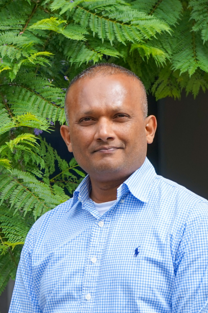 prev-image